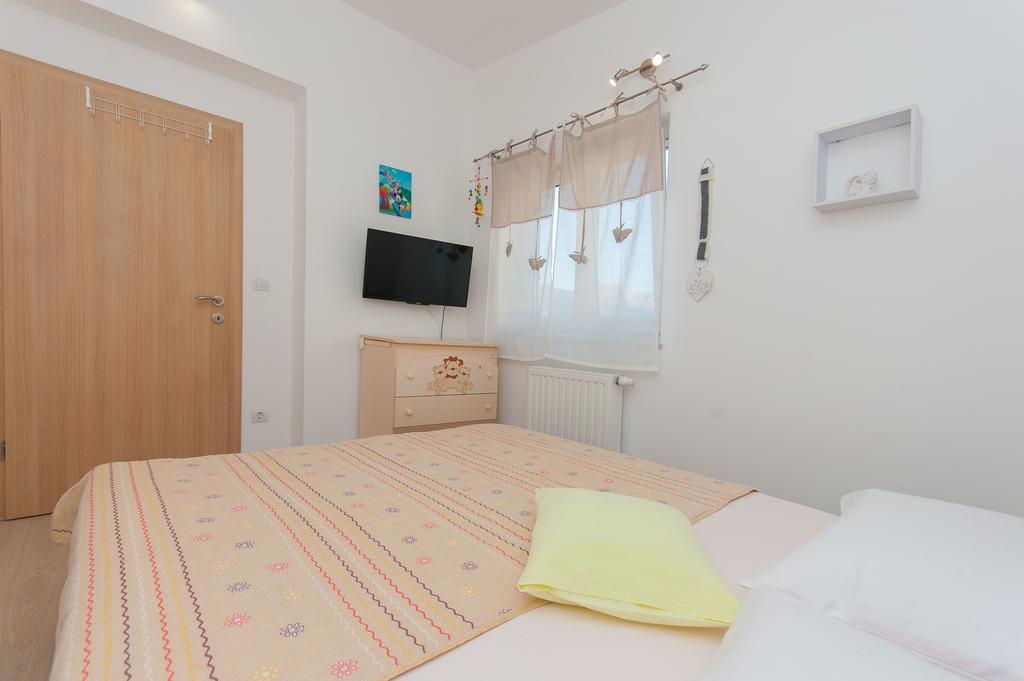 Apartment Lelas Омиш Экстерьер фото