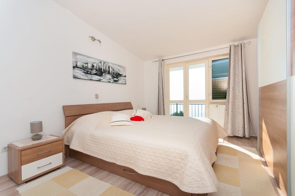 Apartment Lelas Омиш Экстерьер фото